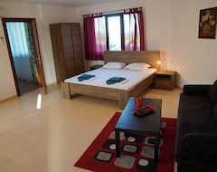 Toàn bộ căn nhà/căn hộ 2 Room 93 M2 Apartment With A Terrace And Sea View (Byala, Bun-ga-ri)