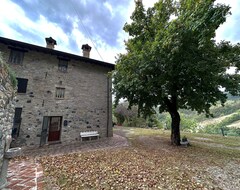Toàn bộ căn nhà/căn hộ Holiday Home La Casa Della Nonna With Mountain View, Private Terrace & Wi-fi (Serramazzoni, Ý)