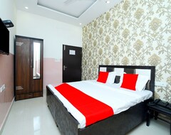 Oyo 43846 Hotel R2d (Jalandhar, Indija)