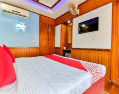 Khách sạn OYO 23210 KHBO Diamond Sharing Houseboat (Alappuzha, Ấn Độ)