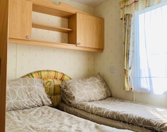 Hotel Golden Sands Caravan Hire Ingoldmells- Free In Caravan Wifi- Access Included To The On Site Club House, Sports Bar, Arcade, Coffee Shop We Have Beach (Ingoldmells, United Kingdom)