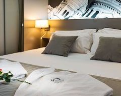 Khách sạn Midnight Hotel Paris (Paris, Pháp)