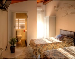 Hotelli Spacious Villa With Swimming-pool (Mirandilla, Espanja)