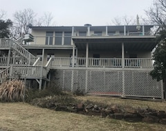 Toàn bộ căn nhà/căn hộ Camp In Comfort And Style On Lake Tenkiller (Cookson, Hoa Kỳ)