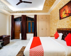 Khách sạn Oyo 66478 Sai Hotel (Surat, Ấn Độ)