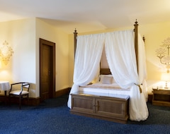 Khách sạn Hotel Castello Chiola (Loreto Aprutino, Ý)
