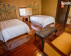 Entire House / Apartment De Sol Y Barro Moche Trujillo (Trujillo, Peru)