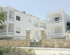 Koko talo/asunto Crown Apartments (Kalives, Kreikka)