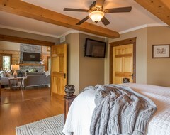 Cijela kuća/apartman Kawartha Year Round Log Home! Direct Waterfront W/sauna On The Snowmobile Trails (Bobcaygeon, Kanada)