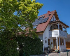 Tüm Ev/Apart Daire House Sonnenschein Sonnenterrasse; Garden & Terrace, Wi-fi, Parking Spaces Available (Bermatingen, Almanya)