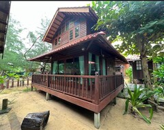 Khách sạn Rumah Aggrek@zakis Residence, Marang, Terengganu (Marang, Malaysia)