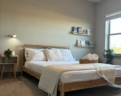 Entire House / Apartment Stylish Luxury 1bedroom Self Checkin Pool View (Wharton, USA)