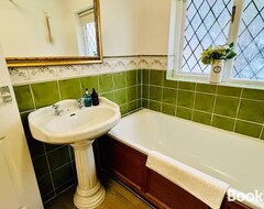 Aparthotel Vintage Style Lodge In Windsor! Hot Tub! Sleeps 20 (Windsor, Reino Unido)