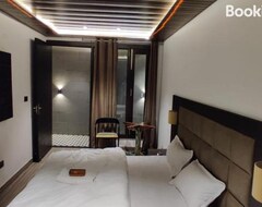Khách sạn Hotel mounts with parking (Nainital, Ấn Độ)