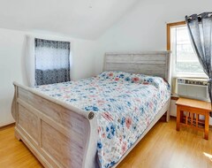 Casa/apartamento entero New! Lakefront Driftwood Escape, Walk To Strip (Geneva, EE. UU.)