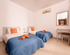 Casa/apartamento entero Coral Bay, Fabulous Two Bed Lovely Villa, Wifi, A.Con, Hot Tub, New Pool, Bbq (Peyia, Chipre)
