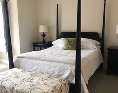 Toàn bộ căn nhà/căn hộ Best Condo In Grand Haven.  2+ Bedrooms, Pool, Lake Views, Downtown! (Grand Haven, Hoa Kỳ)