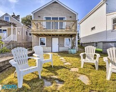 Hele huset/lejligheden Waterside Portsmouth Home With Deck, 11 Mi To Newport (Dartmouth, USA)