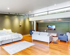 Cijela kuća/apartman Contemporary residence on acreage with heated spa pool and landscaped gardens (Noosaville, Australija)