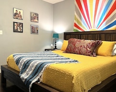 Entire House / Apartment Cute & Quiet Boho House. King Size Bed! (Aurora, USA)