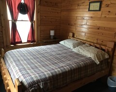 Entire House / Apartment Quiet, Log Home On A Secluded Lake Near Pictured Rocks Lakeshore! (Seney, USA)