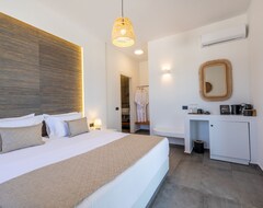 Khách sạn Pnoi Luxury Suites (Fira, Hy Lạp)