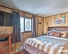 Toàn bộ căn nhà/căn hộ Bear Den Rustic Mtn Home About 2 Mi To Pocono Lake! (Pocono Lake, Hoa Kỳ)