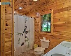Toàn bộ căn nhà/căn hộ Cozy Ellijay Cabin With Hot Tub And Game Room! (East Ellijay, Hoa Kỳ)