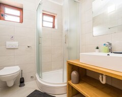 Cijela kuća/apartman 4 Bedroom Accommodation In Muline (Preko, Hrvatska)