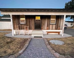 Entire House / Apartment Charming Studio Cottage On 52 - Acre Farm! (Klamath Falls, USA)