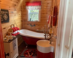 Casa/apartamento entero Couples Retreat, Beautiful Boathouse On The Water. (Whitbourne, Canadá)