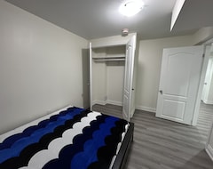 Toàn bộ căn nhà/căn hộ 2 Bedroom Legal Basement Apartment With Full Bath, Including Private Entrance (Brampton, Canada)