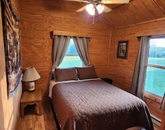Whispering Breezes Resort Cabins (Melrose, Hoa Kỳ)