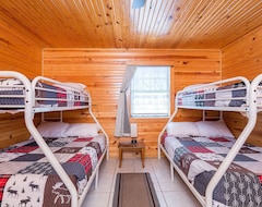 Koko talo/asunto Rustic Lazy Bear Cabin With A Hot Tub (Mountainburg, Amerikan Yhdysvallat)