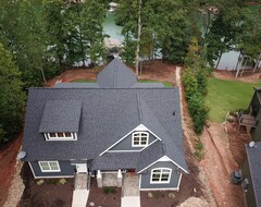 Hele huset/lejligheden Stunning, New Lakefront Home On Lake Keowee- Sleeps 18! (Walhalla, USA)