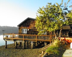 Toàn bộ căn nhà/căn hộ Charming Beach Cabin Nestled In Quartermaster Harbor (Vashon, Hoa Kỳ)