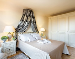 Cijela kuća/apartman A charming two bedrooms apartment with grand terrace inside the walls of Lucca (Lucca, Italija)