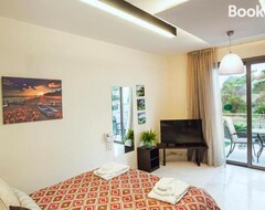 Khách sạn Latchi Escape Hotel And Suites - By Imh Travel & Tours (Neo Mikro Chorio, Hy Lạp)