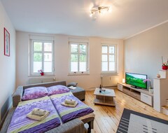 Cijela kuća/apartman Lovingly Furnished 2 Bedroom Apartment Ii, Wifi, Car Park (Neu-Seeland, Njemačka)