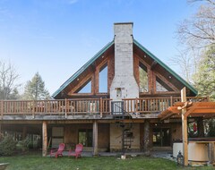 Toàn bộ căn nhà/căn hộ The Perfect Vermont Real Log Cabin House. (Essex, Hoa Kỳ)
