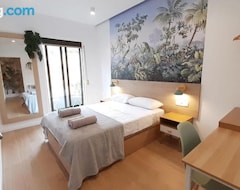 Guesthouse Good Energy Rooms (Alicante, Spain)