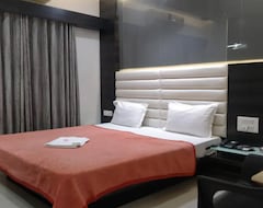 Hotel Anand (Surat, India)