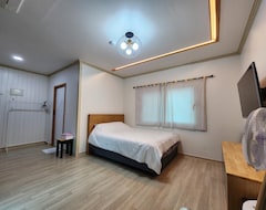 Hotel Wind Jeju Cafe & Pension (Seogwipo, Južna Koreja)
