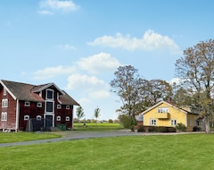 Tüm Ev/Apart Daire Enjoy The Peaceful Surroundings Of This Large, Family-friendly Vacation Home Near Lake Axamo. (Jönköping, İsveç)