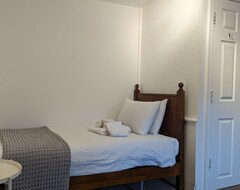 Hotel Dover Town Rooms (Dover, United Kingdom)