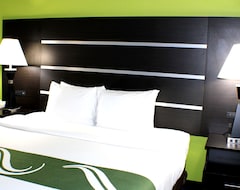 Hotel Quality Inn & Suites Bedford West (Bedford, USA)
