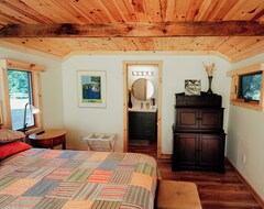 Hele huset/lejligheden White Pine Cottage- Private, Newly Built 2 Miles From Leland W/ Lake View! (Leland, USA)