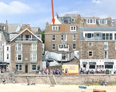 Hele huset/lejligheden Harbour Beach Cottage Is On The Sea Front At St Ives Harbour, Beautiful Views From Bedrooms And Living Room. Free Wifi (Saint Ives, Storbritannien)