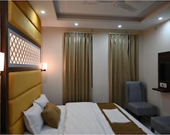 Khách sạn Kangan Hotel And Cafe (Dehradun, Ấn Độ)