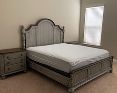 Cijela kuća/apartman Beautiful 4 Bedroom Home - 2 Month Rental6 (Lancaster, Sjedinjene Američke Države)